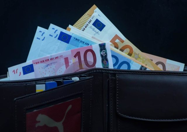 Στα 780 ευρώ ο κατώτατος μισθός από την 1η Απριλίου 12