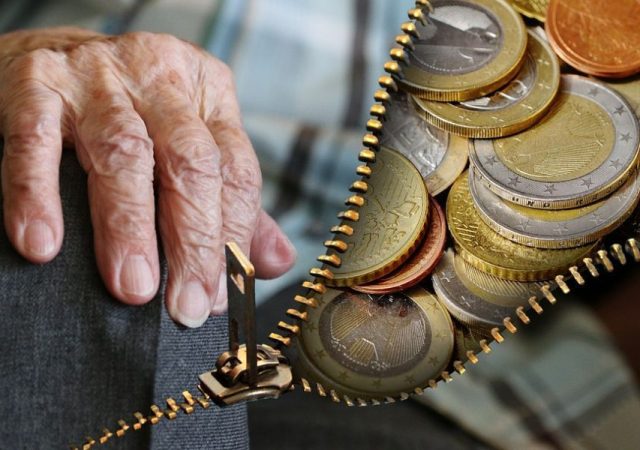 Συντάξεις: Αλλάζουν οι ημερομηνίες πληρωμών - Πότε θα δουν λεφτά οι συνταξιούχοι 3