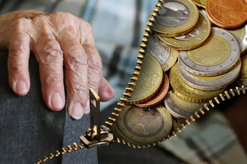 Συντάξεις: Αλλάζουν οι ημερομηνίες πληρωμών - Πότε θα δουν λεφτά οι συνταξιούχοι 11