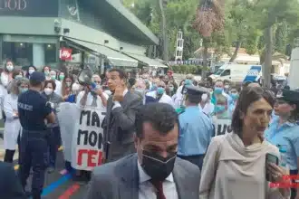 Έντονες διαμαρτυρίες εργαζομένων κατά την επίσκεψη Πλεύρη στο “Γεννηματάς” (video) 72