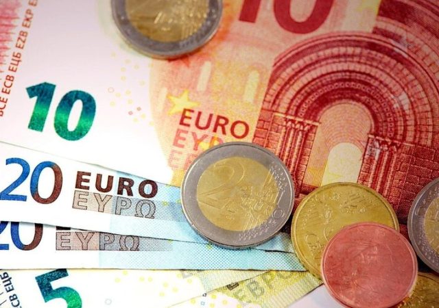 Περισσότερα από 600 εκατ. ευρώ καταβάλλονται από σήμερα και έως τις 25/11 από e-ΕΦΚΑ και ΔΥΠΑ 13