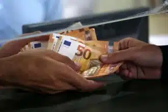 Κατώτατος μισθός 780 ευρώ: Πόσα είναι τα καθαρά χρήματα/μήνα – Αλλάζουν 19 επιδόματα 82