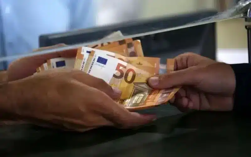Την Τετάρτη ανακοινώνεται ο νέος κατώτατος μισθός - Φτάνει πάνω από 800 ευρώ 1