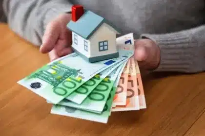 «Ακριβό μου σπίτι»: Δεύτερη ακριβότερη στην ΕΕ η Ελλάδα - Πόσος μισθός πάει για στέγαση 54