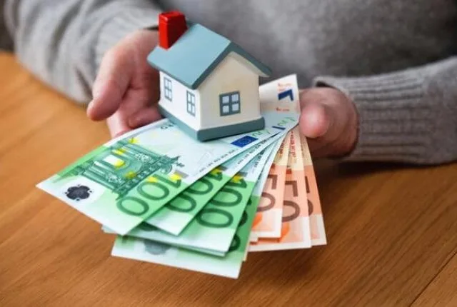«Ακριβό μου σπίτι»: Δεύτερη ακριβότερη στην ΕΕ η Ελλάδα - Πόσος μισθός πάει για στέγαση 10