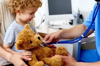 Σαρώνουν ιώσεις, γρίπη και κορονοϊός: Γεμάτα τα παιδιατρικά νοσοκομεία 83