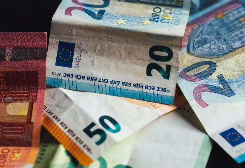 Με πρόστιμο 800 ευρώ ανά εργαζόμενο θα κινδυνεύουν οι επιχειρήσεις που δεν καταβάλλουν τις τριετίες 11