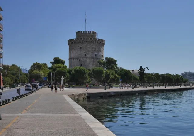 Θεσσαλονίκη: Έσωσαν ηλικιωμένο που έπεσε σε ρέμα 10
