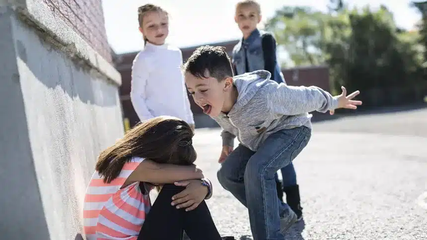 Ενδοσχολική βία – Bullying: Ένα στα τρία παιδιά δέχεται εκφοβισμό – Ένα στα έξι αισθάνεται πως το σχολείο δεν βοηθά 11