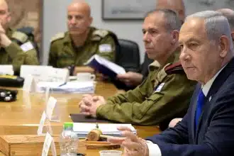 Το Ισραήλ μελετά μια «οδυνηρή απάντηση» κατά του Ιράν χωρίς κλιμάκωση της κρίσης 14