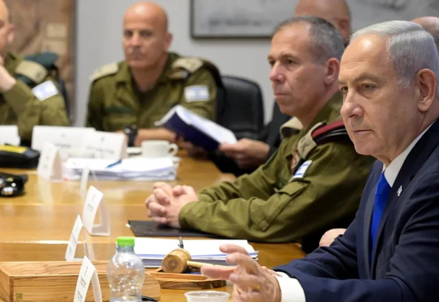 Το Ισραήλ μελετά μια «οδυνηρή απάντηση» κατά του Ιράν χωρίς κλιμάκωση της κρίσης 10