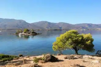 Έρως: Το ελληνικό νησί που επιλέγουν πολλά ζευγάρια για να παντρευτούν 35