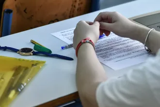 Πανελλήνιες: Δείτε τι επιτρέπεται και τι απαγορεύεται να έχουν μαζί τους οι υποψήφιοι τις ημέρες των εξετάσεων 19
