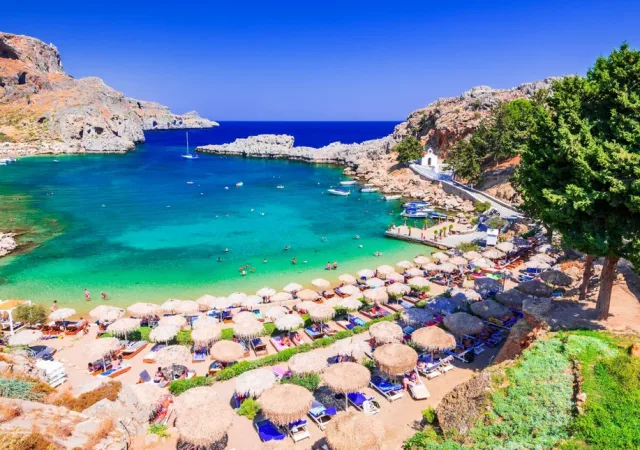 Τα βρετανικά ΜΜΕ σχολιάζουν το «Rodos Week» - Η Ελλάδα πρώτη χώρα που προσφέρει δωρεάν διακοπές σε ξένους 12