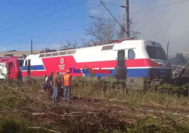Φθορές σε αμαξοστοιχία της Hellenic Train από φωτιά – Σώθηκαν τελευταία στιγμή οι μηχανοδηγοί 13