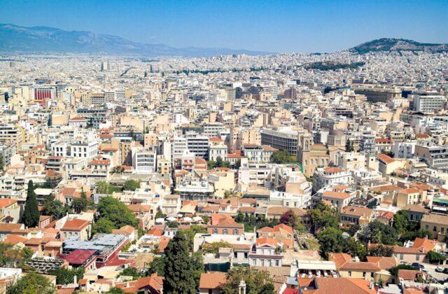 Μεγάλη Πέμπτη: Αργία ή Ημιαργία; Τι Ισχύει για Εργαζόμενους